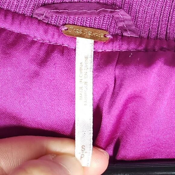 FREE PEOPLE Women's Easy Small Oversized Fushia Cropped Quilted Bomber Jacket - Picture 4 of 9